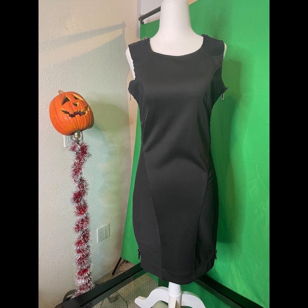 Ligali Black Zipper Dress